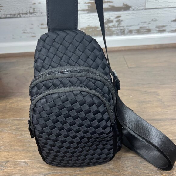SOL & SELENE Beyond The Horizon Woven Neoprene Sling Bag Black NWOT - Picture 2 of 10